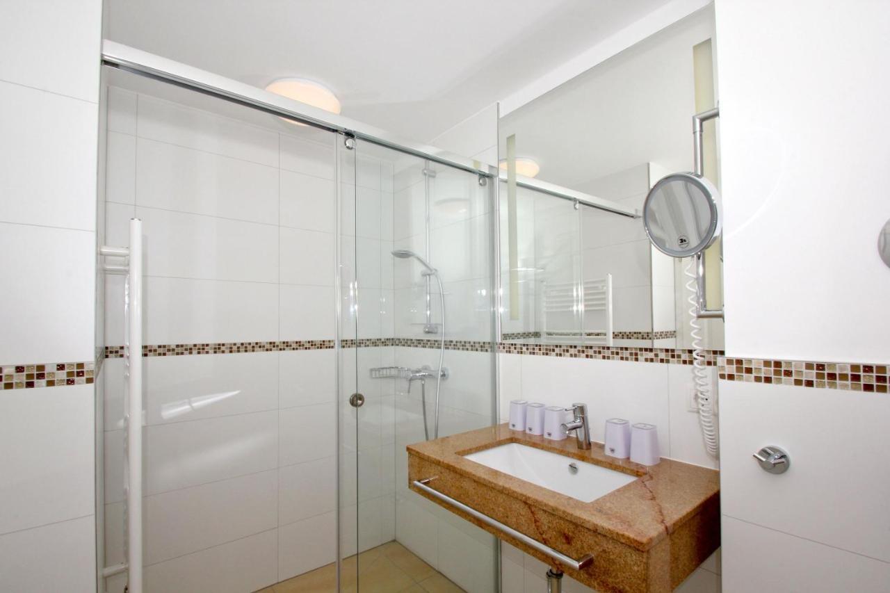 Strandnahe Fewo Mit Balkon, Gratis Nutzung Vom Ahoi Erlebnisbad Und Sauna In Sellin - Rex Rugia Fewo 10-6 Lobbe Exterior foto
